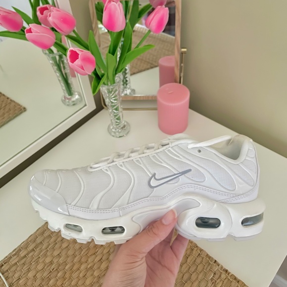 Nike Air Max Plus Triple White - Picture 5 of 5